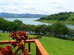 The view includes San Luis Cove and Lake Arenal.